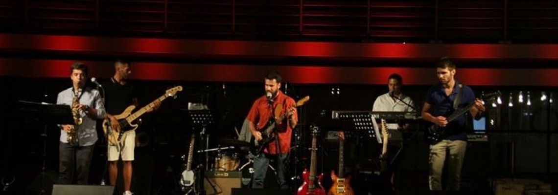 Às Sextas na Praça com a banda Síndrome B