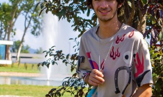 Gonçalo Gomes atua na Praça da Juventude