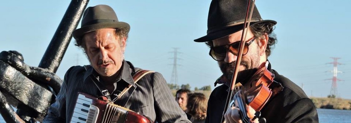 Às Sextas na Praça