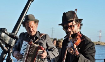 Às Sextas na Praça