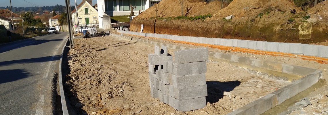 Alargamento de rua em Amoreira da Gândara