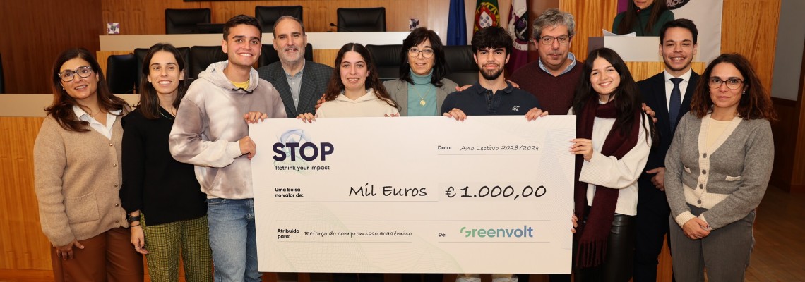 Entrega de bolsas de estudo a jovens de Anadia