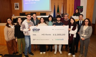 Entrega de bolsas de estudo a jovens de Anadia