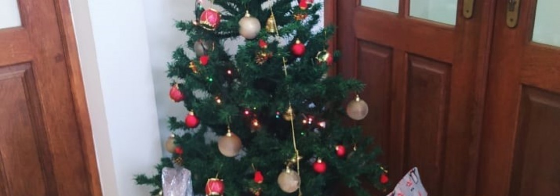 Entrega de cabazes de Natal a famílias carenciadas