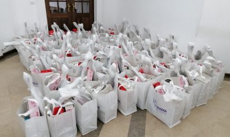 Famílias carenciadas recebem cabaz de Natal