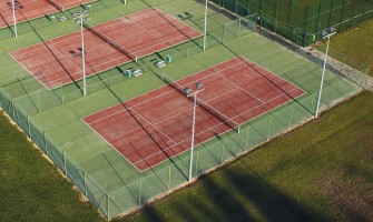 Campo de Ténis terá novo piso