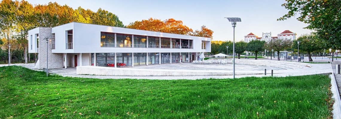 Hasta pública para arrendamento de lojas na Curia