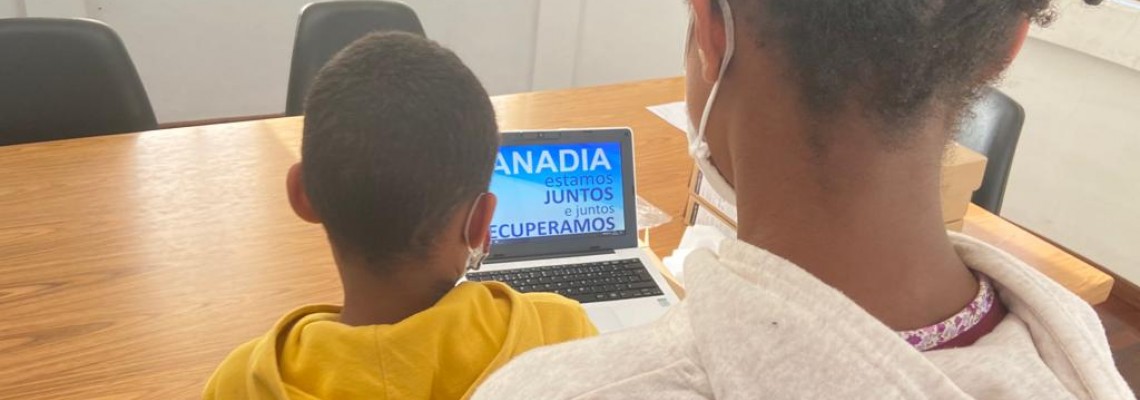 Município empresta computadores a alunos carenciados