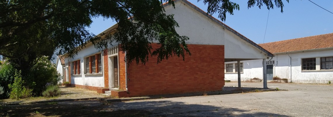 Cedência de escolas a associações