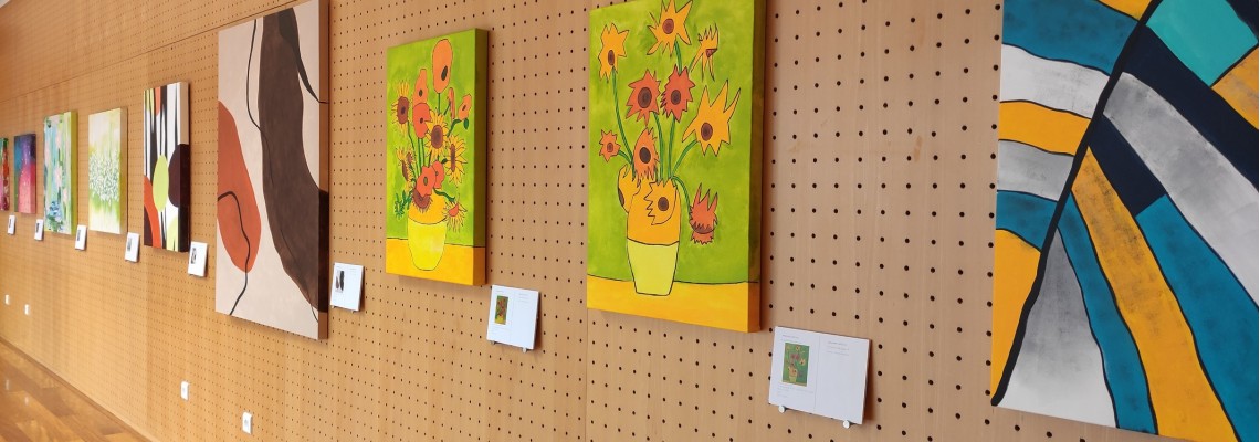 Exposição de pintura da APPACDM na Biblioteca