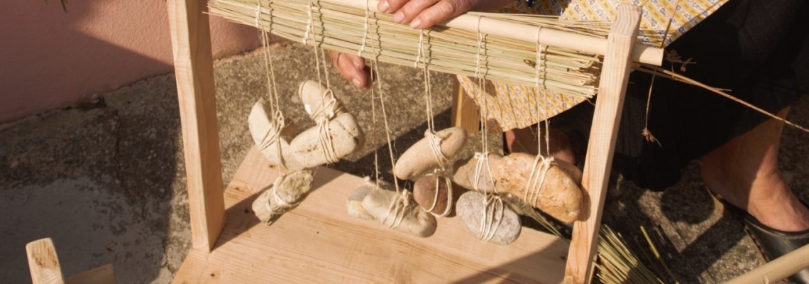 Exposição de trabalhos em bunho e junco na Biblioteca