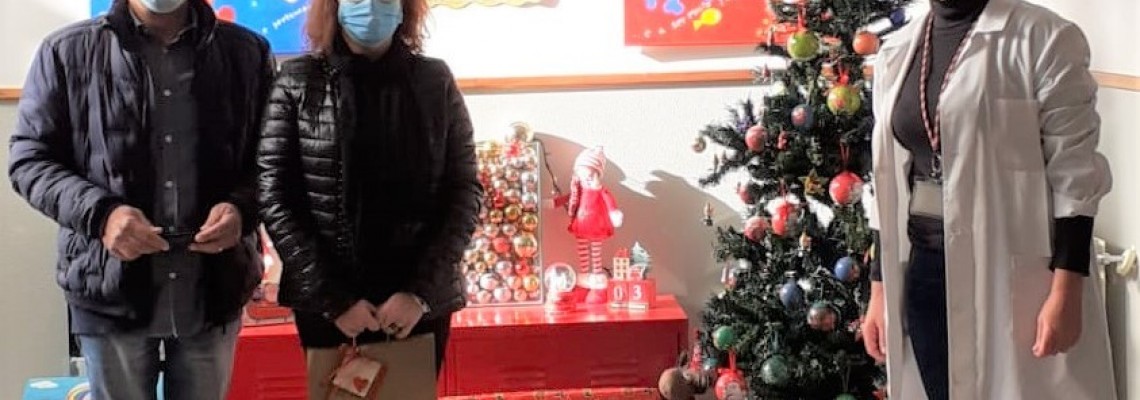 Entrega de lembranças na Casa da Criança