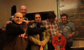 Às Sextas na Praça com os Meninos da Sacristia