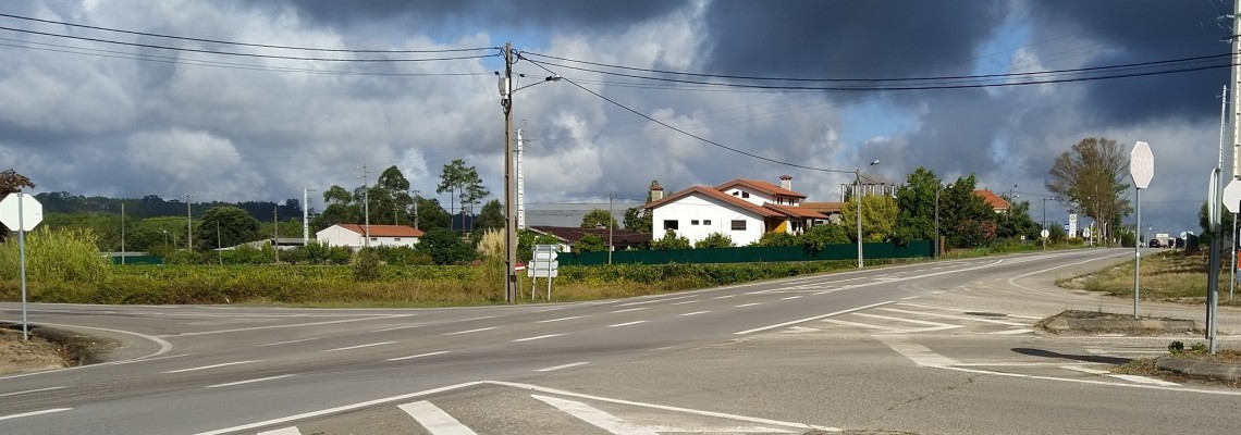 Construção de rotunda no Peneireiro