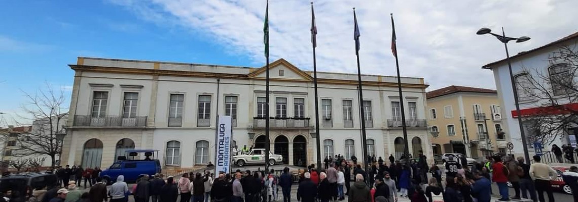 Rally noturno de automóveis clássicos