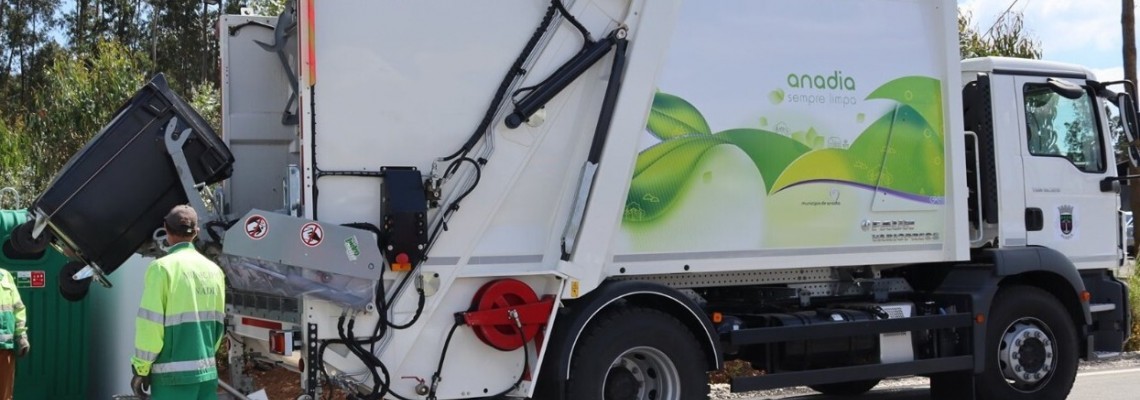Reforço da frota para recolha de resíduos sólidos