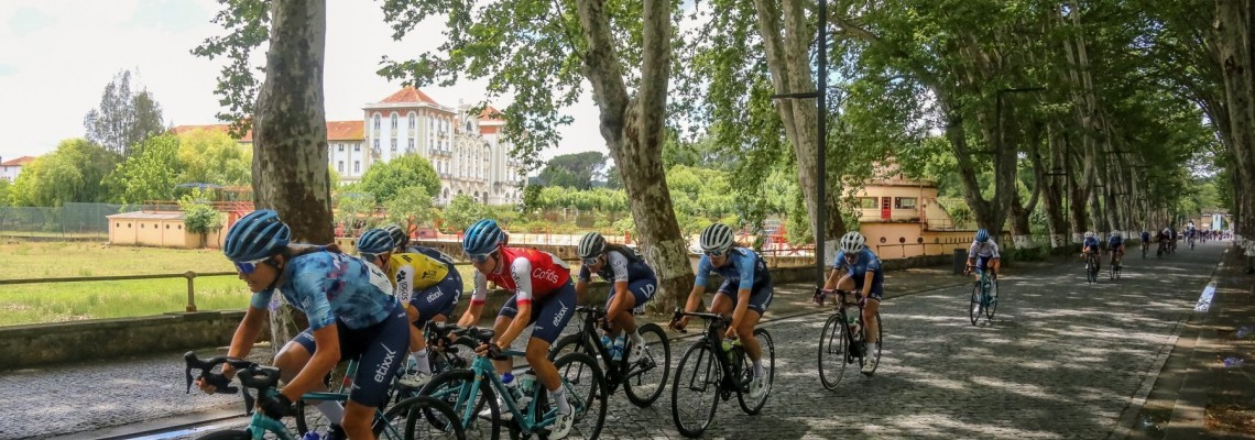 Volta a Portugal feminina em bicicleta